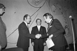 Verpflichtung der Stadträte Willi Dauth und Hermann Jäger aus dem neu eingemeindeten Stadtteil Grötzingen