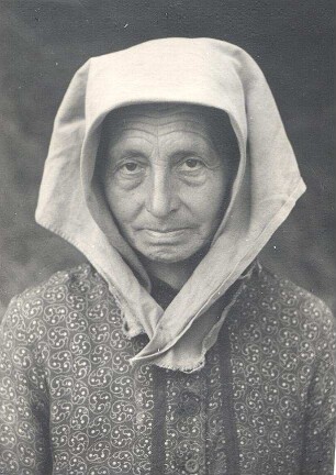 Alltagstracht aus Tätzschwitz : Kleidung - Hoyerswerdaer Tracht. Ort: Ptačecy / Tätzschwitz. Hoyerswerdaer tägliche Tracht, bei der Arbeit getragen ("hutawka")