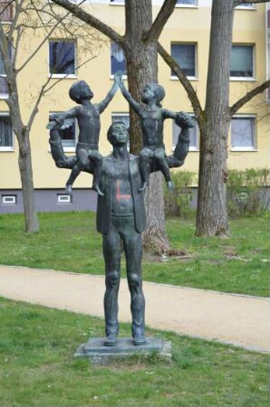 Vater mit zwei Kindern