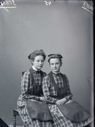 Adelheid von Meding und Freundin