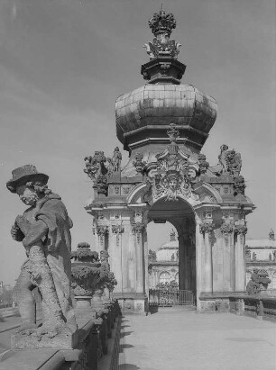Dresden. Zwinger, Kronentor von der Terrasse der Langgalerie N