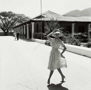 "Grace Line trip", Modeaufnahme, Modell Gunilla Riva (Mademoiselle)
