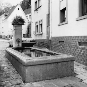 Holzbrunnen; Heppenheim, Siegfriedstraße