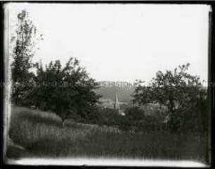 Landschaft mit Kirchturm