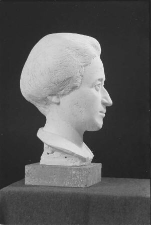 Modell zur Büste von Rosa Luxemburg : Modell zur Büste von Rosa Luxemburg. Gips (vor 1957; W. Arnold)