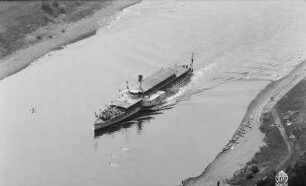 Personen-Seitenraddampfer "Dresden" (IV, 1926, Werft Laubegast) Fahrt stromauf Richtung Tetschen