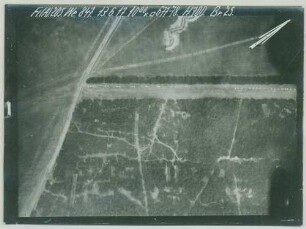 Foto der Fliegerübung "Windmühlenlager Ost" mit unterbrochener Schützenlinie (Luftbild)