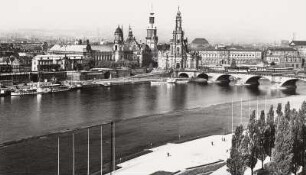 Dresden, Blick vom Finanzministerium über die Elbe auf die Altstadt