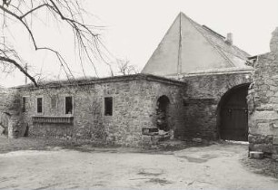 Pferdestall : Schloß Batzdorf (16. Jh./17. Jh.). 1. Hof (Wirtschaftshof) mit Pferdestall und Durchfahrt zum Rittergut