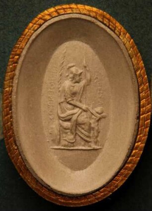 Venus (Aphrodite) mit Helm und Spieß auf Waffen sitzend, vor ihr Cupido (Eros) (Daktyliothek, Supplement)
