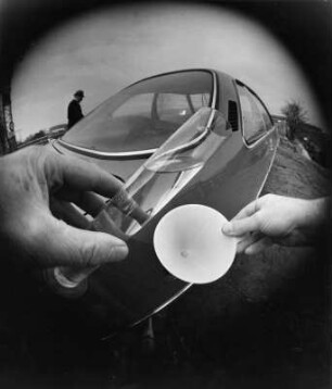 Ein PKW aufgenommen mit einem Fisheye-Objektiv