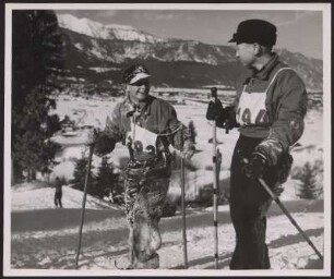 Zwei Hitlerjungen beim Skifahren in Garmisch-Partenkirchen