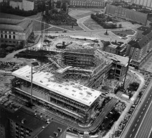 Dresden-Altstadt. Kulturpalast im Bau