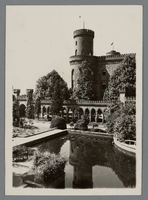 Niederschlesien. Ostflügel des von 1838 bis 1873 im neugotischen Stil errichteten Schlosses Kamenz