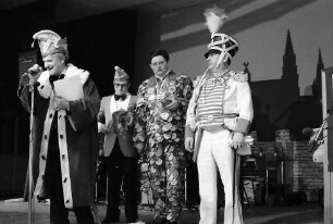 Freiburg: Kolpinghaus; Vizepräsident der Karnevalsgesellschaft Rot-Weiss Speyer, Dr. Pfützer; Präsident der Badisch-Pfälzischen Karnevalsgesellschaft, Leo Mutzbauer, Freiburg; Richard Fahr, Breisgauer Narrenzunft am Pult