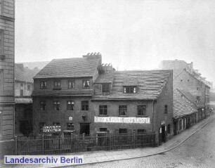 Dresdener Straße 110-107 von Dresdener Straße 35 aus