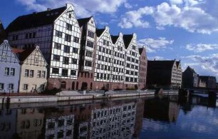 Gdansk (Danzig) - Speicherhäuser an der Motlau : Historische Speicherhäuser am Hafen. Aufgenommen in der Altstadt von Danzig (Gdansk), ca. 2001