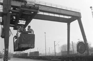 Containerbahnhof an der Wolfartsweierer Straße