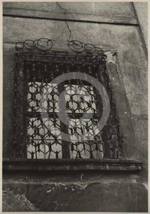 Fenster mit Ziergitter am Rost`schen Haus in Lauban