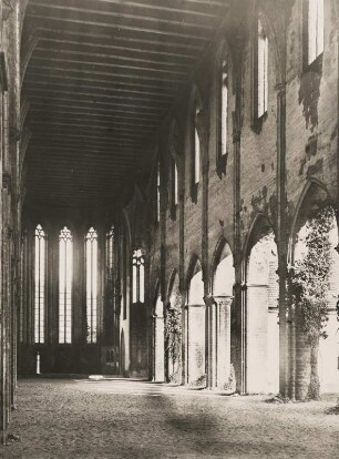 Kloster Chorin. Innenransicht der frühgotischen Klosterkirche der ehemaligen, im Jahr 1258 gegründeten Zisterzienserabtei