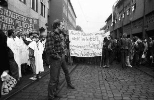 Freiburg im Breisgau: Demo gegen die Räumung des ehemaligen Baden Auto-Hauses