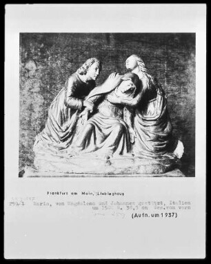 Maria, von Magdalena und Johannes gestützt