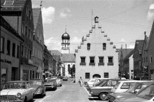 Schongau: Hauptstraße mit Rathaus, Ballenhaus