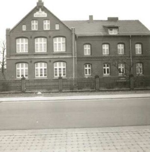 Tschernitz (Kreis Spree-Neiße), Schulstraße 2. Grundschule (1907)