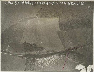 Fahrender Zug Richtung Dachau, 3 km südlich des Bahnhofs Inzenmoos (mit Einzeichnung) (1700 m)