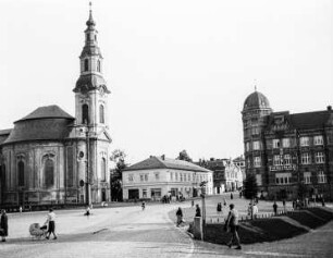 Straßenbild mit Pfarrkirche Maria Himmelfahrt