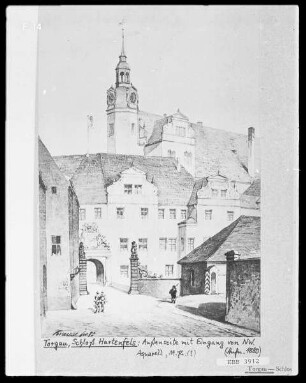 Torgau, Schloß Hartenfels, Außenseite mit Eingang von Nordwesten