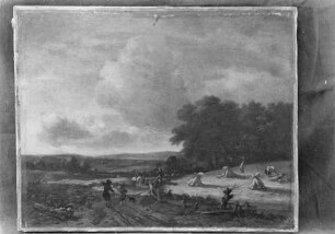 Hügelige Landschaft mit Stoppelfeld