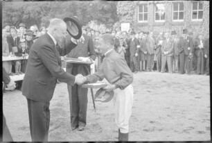 Hoppegarten: Union-Klub, Überreichung des Preises der Reichshauptstadt