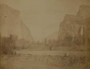 Yosemite Valley: the valley from Bridalveil Meadows