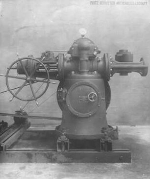 Geschwindigkeitsregler von 2500 kgm Arbeitsvermögen (Fritz Neumeyer, München) : Technikgeschichte | Maschinenbau | Kraftmaschinen | Wasserkraftmaschinen