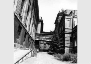 Blick auf den Übergang zwischen Pergamonmuseum und Neuem Museum