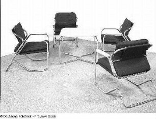 Armlehnstuhl : Tisch und vier Armlehnstühle (1984; VEB Möbelkombinat Dessau)