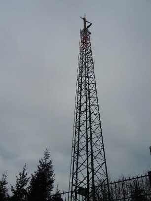 Kickelhahn bei Ilmenau - Sendemast : Stahlträger-Sendemast, aufgenommen im Thüringer Wald auf dem "Kickelhahn" bei Ilmenau am 29. April 2012