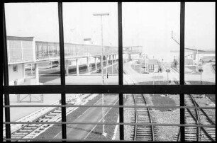 Puttgarden: Blick aus der Übergangshalle auf Fährhafen