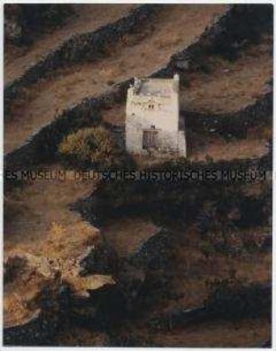 Taubenhaus in griechischer Landschaft (Altersgruppe 18-21)
