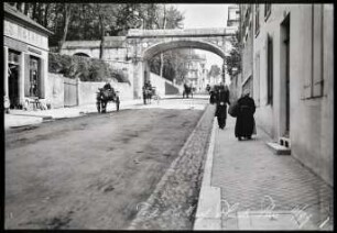 Pau. Rue de Marca mit dem Pont de Nemours
