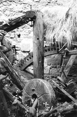 Hochkirch-Sornßig. Ehem. Mühle, in der zusammengebrochenen Mühle
