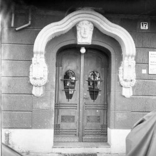 Berlin-Schöneweide, Britzer Straße 17. Wohnhaus (1908/1909; C. Siebert). Portal
