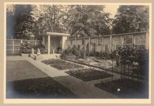 Fotoalbum: Ausstellungsgarten Jubiläums-Gartenbau-Ausstellung 1926, Dresden: Der kleine Hausgarten: Laube im Garten