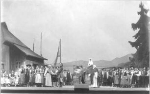 Undine. Oper von Albert Lortzing. Staatsoper Dresden, Neueinstudierung 24.1.1928 : Szenenbild mit Elfriede Haberkorn als Marthe, Robert Büssel als Tobias, Max Lorenz als Hugo von Ringstetten