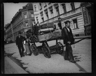 Ohne Titel (Hirtenstraße 9, davor Umzug auf Karren)