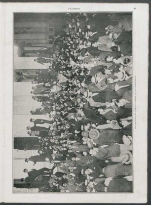Las escalatinas del Congreso ocupadas por los revolucionarios.