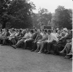 Serenade in Pillnitz : Serenade im Hof von Schloß Pillnitz. Zuhörer
