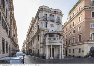 Palazzo Zuccari, Tempietto, Fassade zur Piazza Trinità dei Monti
