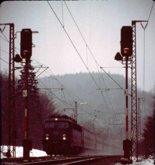 Laufach Rampe Schwarzkopftunnel Westportal Lok 110 437 D UIC-X-Wagen